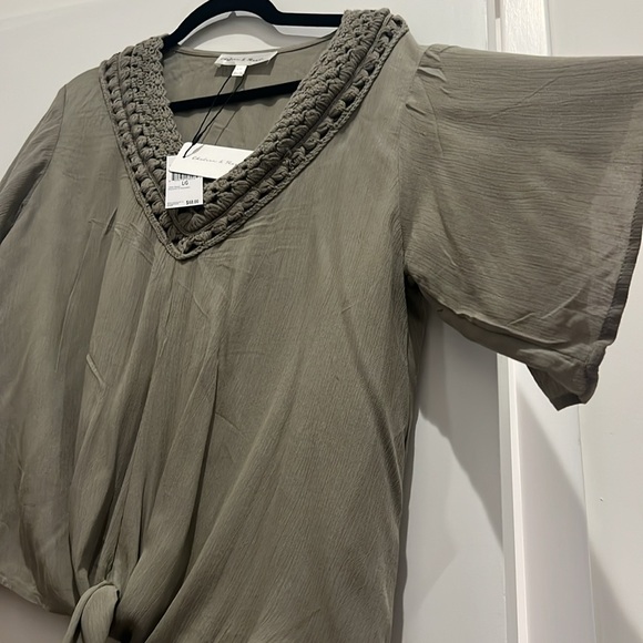 Green Front Tie Blouse- NWT- size L - Picture 4 of 5